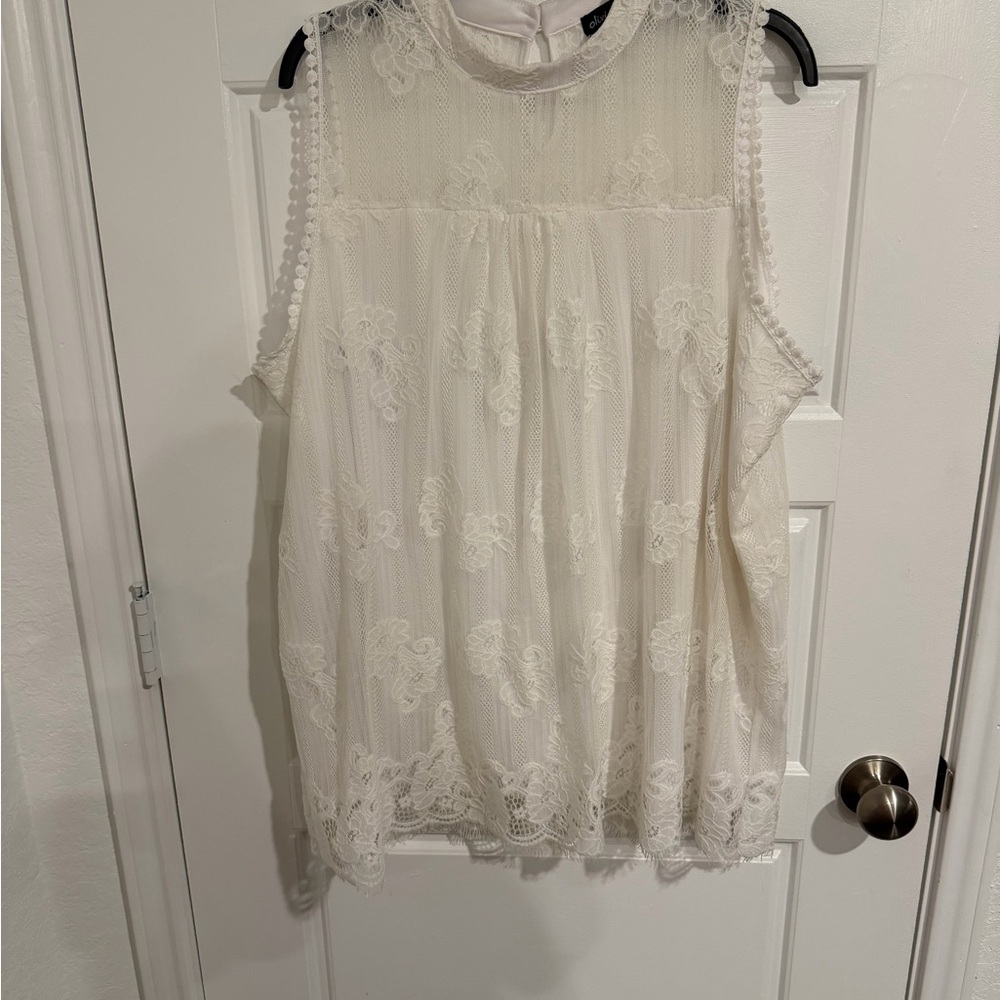 Chic Lace Sleeveless Blouse - Cream